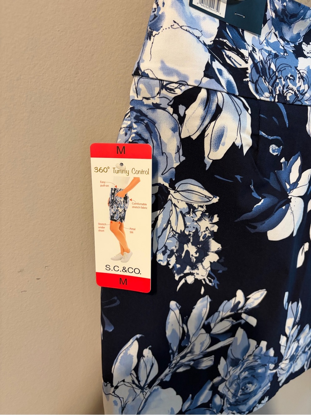 S.C. & Co. Navy Floral Tummy Control Skort Size M NWT - Picture 3 of 3